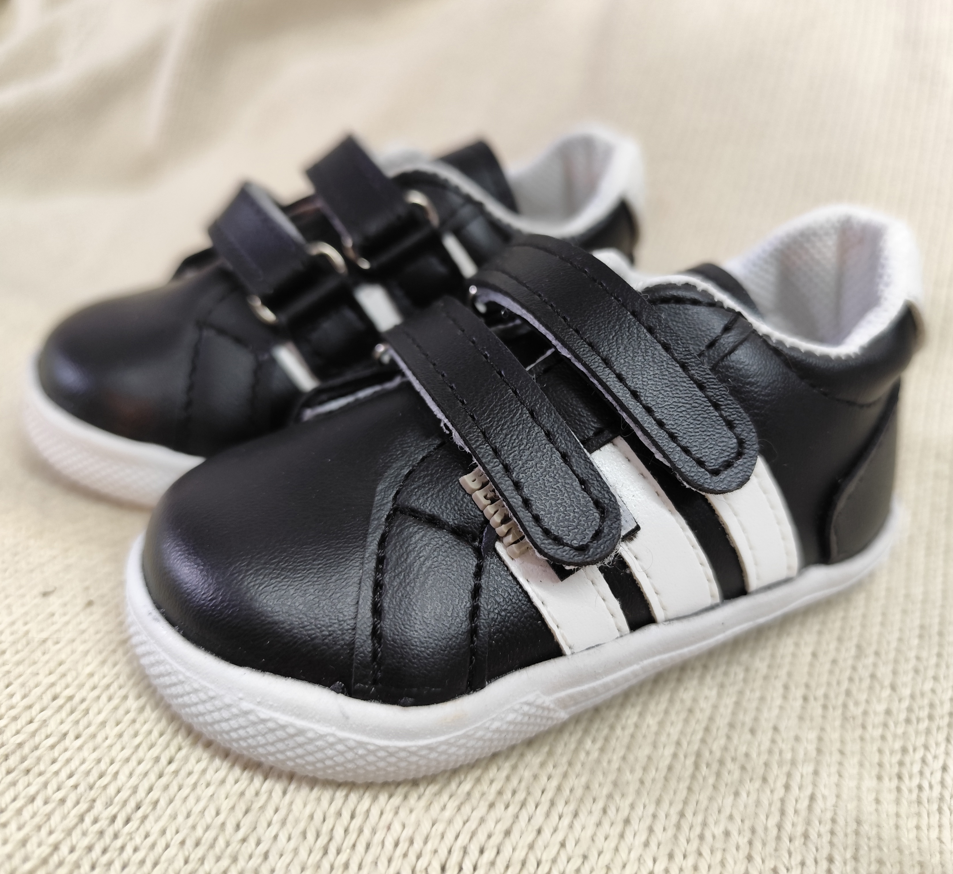 Zapatilla Doble Abrojo Negra N°19