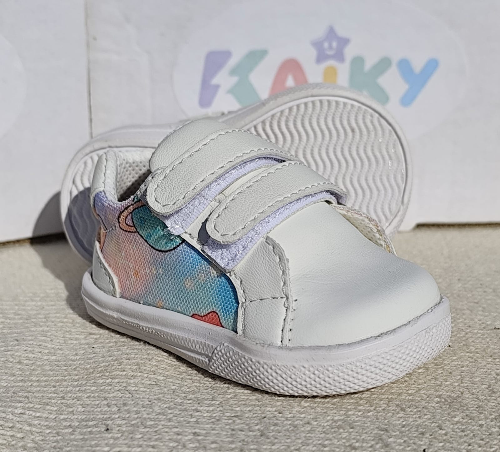 Zapatilla 103 Blanco con estampa nena